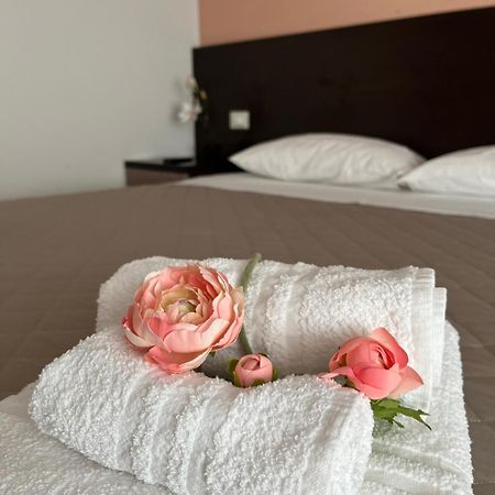 Bed & Breakfast La Rondinella Cerasolo Exteriör bild
